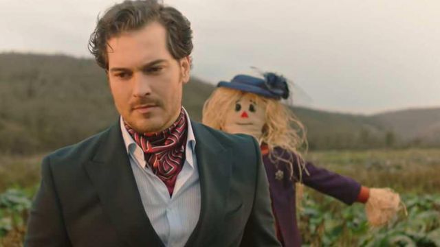 Süslü Korkuluk Dizisinde Çağatay Ulusoy'un Partneri Belli Oldu