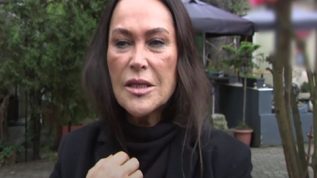 Hülya Avşar simit tartışmasını sürdürüyor. Eleştirenleri hedef aldı